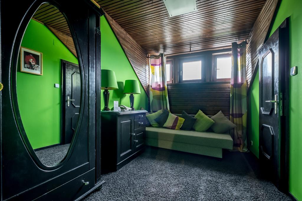 Art-Lodge Kunstpension Afritz Bagian luar foto