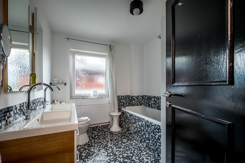 Art-Lodge Kunstpension Afritz Bagian luar foto